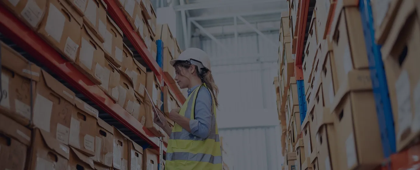 WEB-BASED TIME TRACKING SYSTEM FOR A DISTRIBUTION CENTER